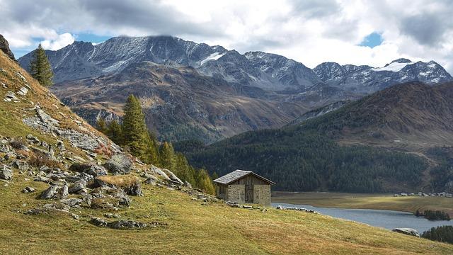 Top Hiking Adventures to Explore in the Alps This Year Top Hiking Adventures to Explore in the Alps This Year