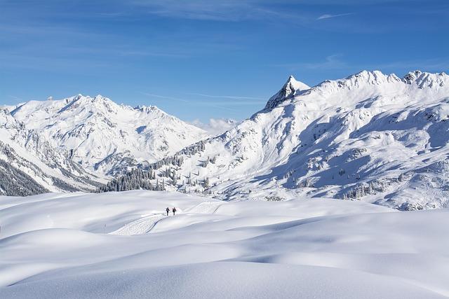 Epic Ski & Snowboard Spots in the Alps & Rockies to Explore Epic Ski & Snowboard Spots in the Alps & Rockies to Explore