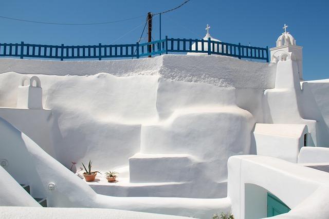 How to Plan a Dreamy Romantic Getaway in Santorini How to Plan a Dreamy Romantic Getaway in Santorini