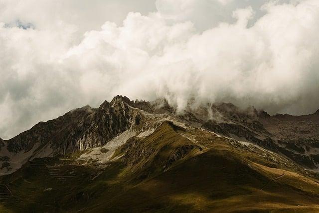 Epic Hiking Adventures in the Alps and Pyrenees You Must Try Epic Hiking Adventures in the Alps and Pyrenees You Must Try