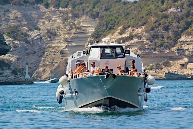 Romantic Getaway in Santorini: Your Perfect Planning Guide Romantic Getaway in Santorini: Your Perfect Planning Guide