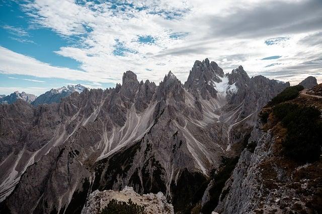 Top Hiking Vacations to Explore in the Canadian Rockies Top Hiking Vacations to Explore in the Canadian Rockies