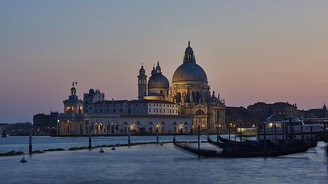 Romantic Venice Getaways: Top Vacation Ideas for Couples Romantic Venice Getaways: Top Vacation Ideas for Couples