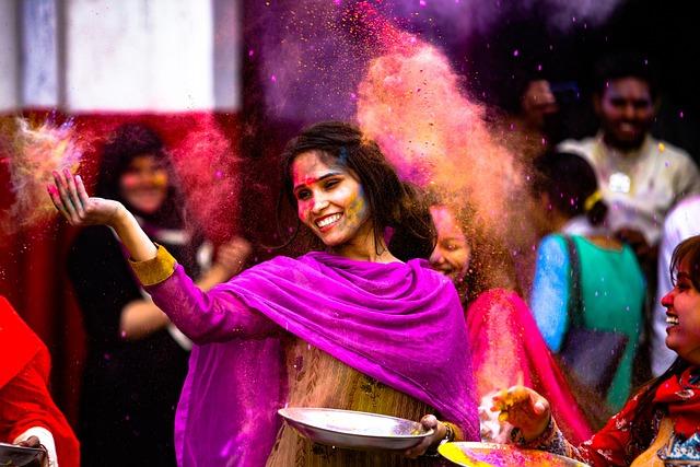 Your Friendly Guide to Experiencing India’s Colorful Holi! Your Friendly Guide to Experiencing India’s Colorful Holi!
