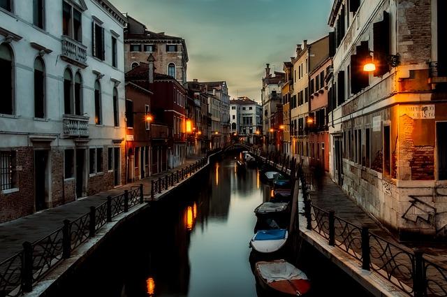 Enchanting Romantic Vacation Ideas in Venice, Italy Enchanting Romantic Vacation Ideas in Venice, Italy